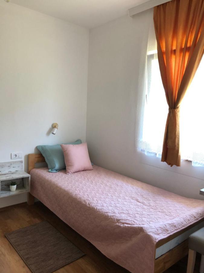 Licko Petrovo Selo Guesthouse D&D מראה חיצוני תמונה
