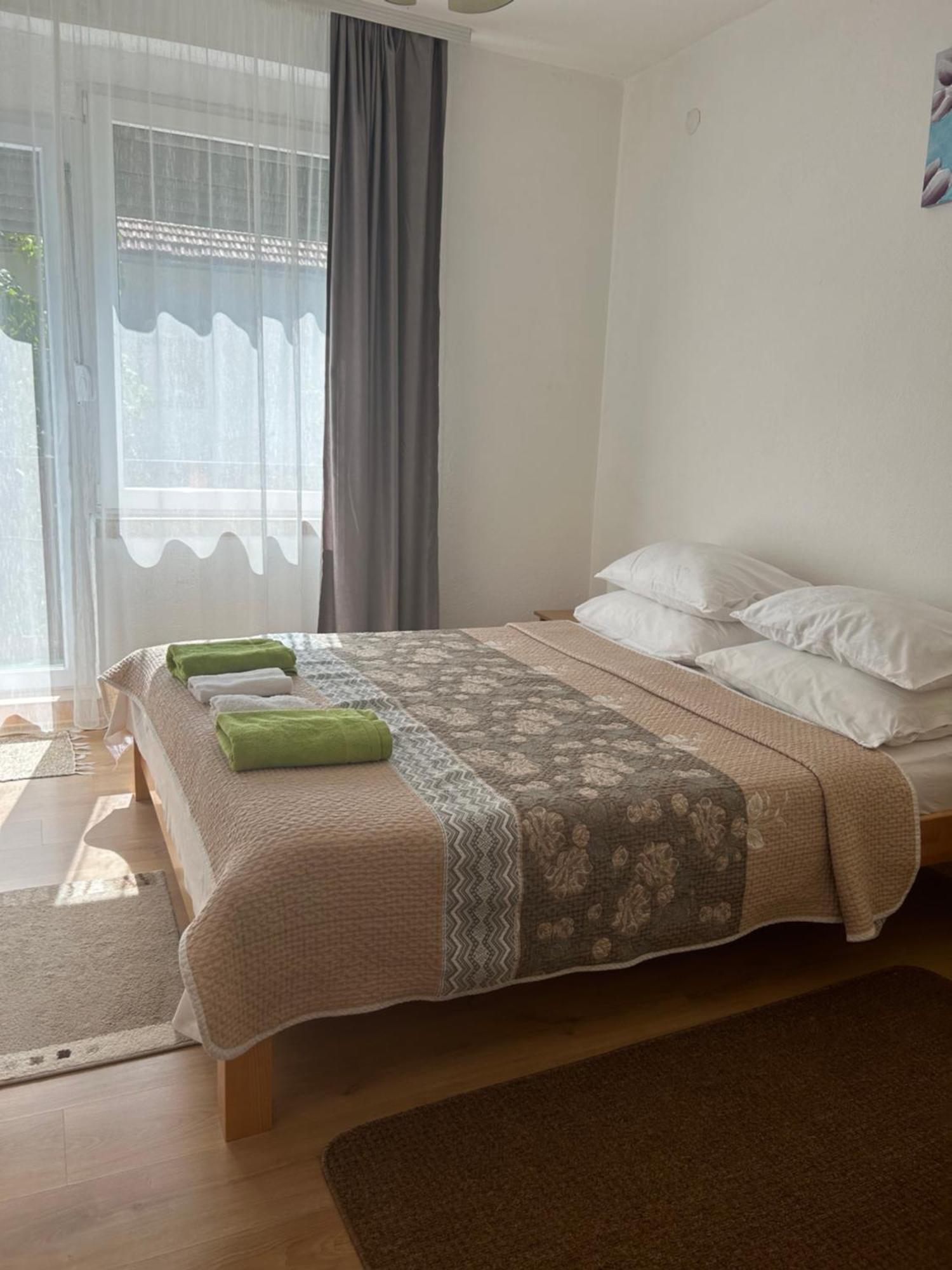 Licko Petrovo Selo Guesthouse D&D מראה חיצוני תמונה