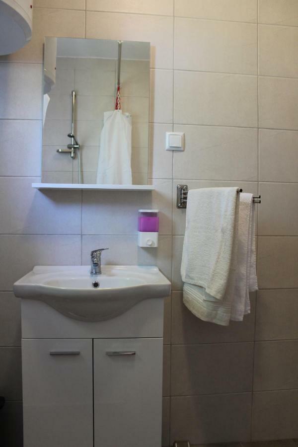 Licko Petrovo Selo Guesthouse D&D מראה חיצוני תמונה